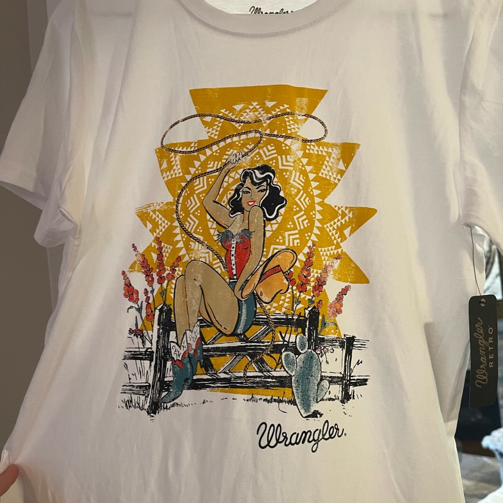 Women’s Wrangler Retro Graphic Tee, NWT - Large